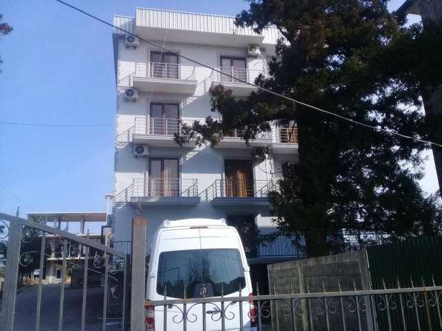Отели типа «постель и завтрак» Guest House Ron Кобулети-12